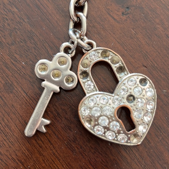 Silver heart & key keychain - Picture 2 of 7